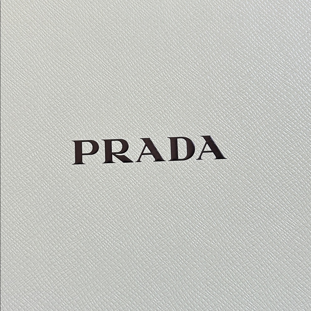 Prada Beauty Triangle compact mirror - Picture 14 of 17